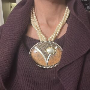 Vtg 80s Necklace Triple Strand Faux Pearl Beads Oval Cabochon Chunky Medallion